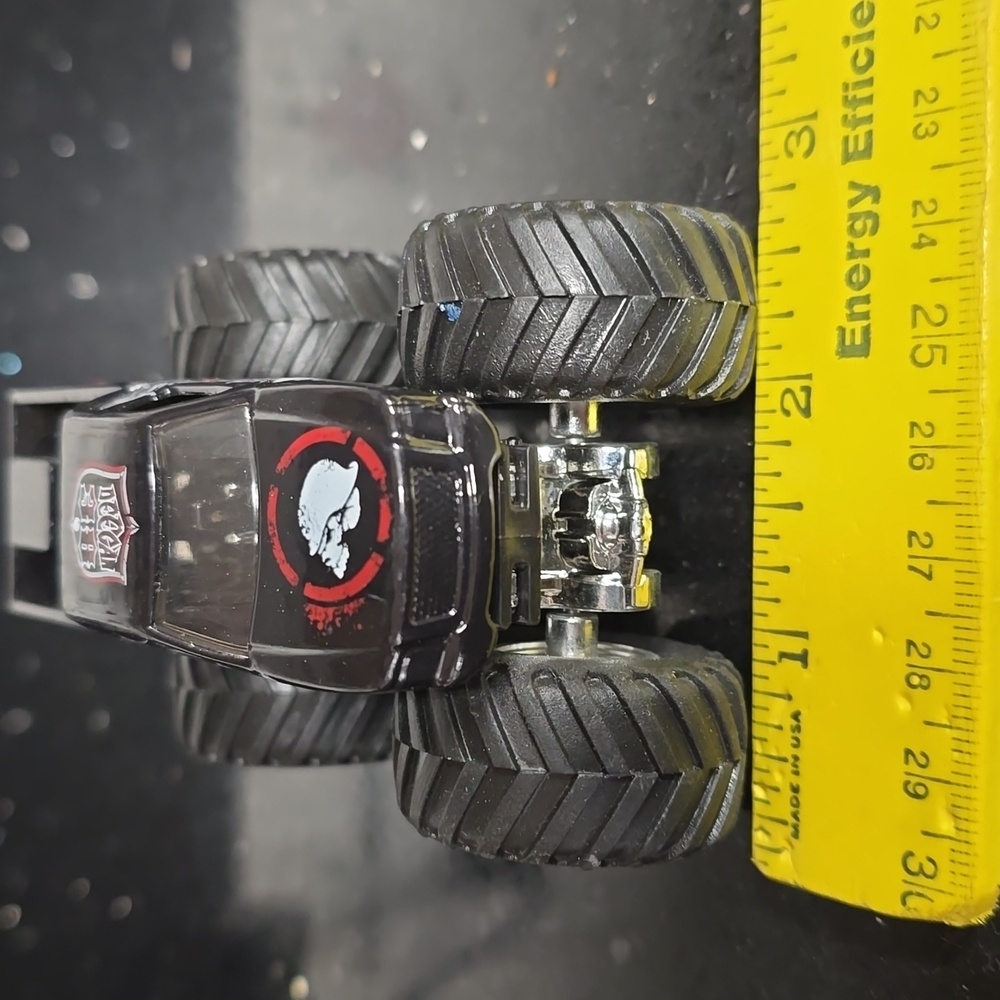FIRM. Like New. Metal Mulisha Skull Monster Jam Truck 1:64 Diecast - Picture 2 of 4